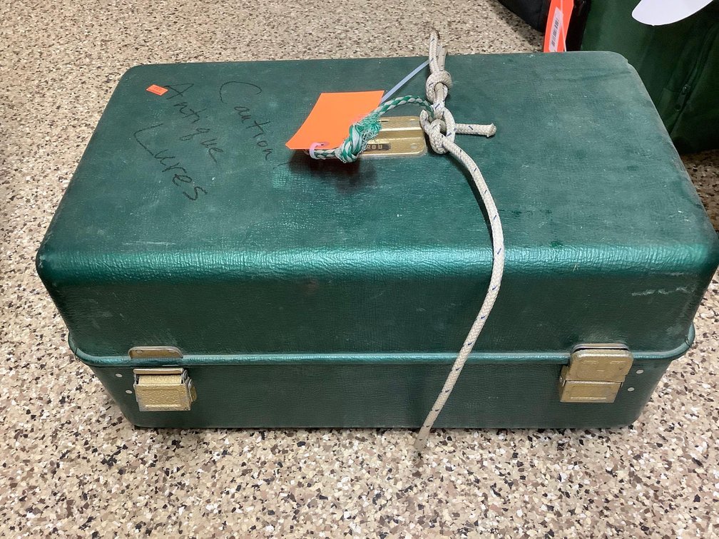 Tackle box & assorted fishing lures