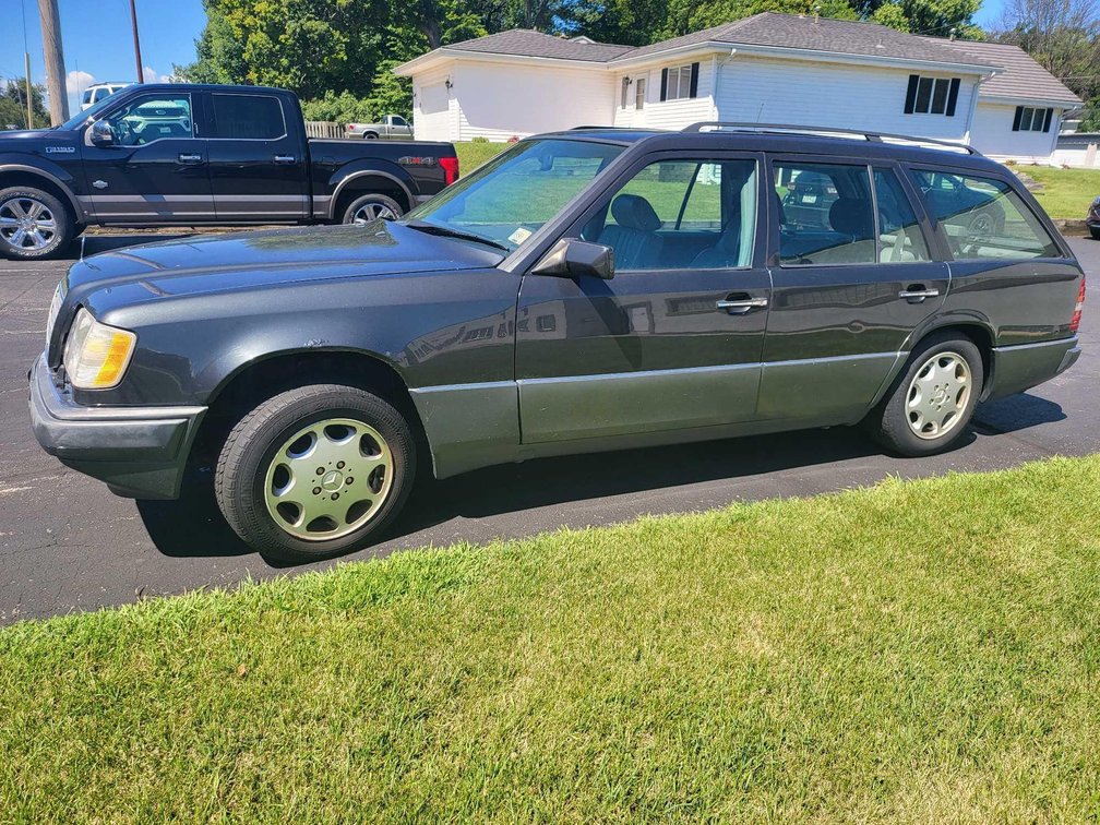 1994 Mercedes Benz station wagon E320