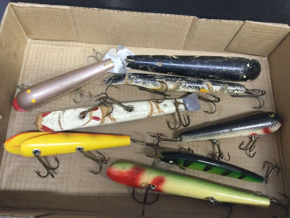 Assorted fishing lures 