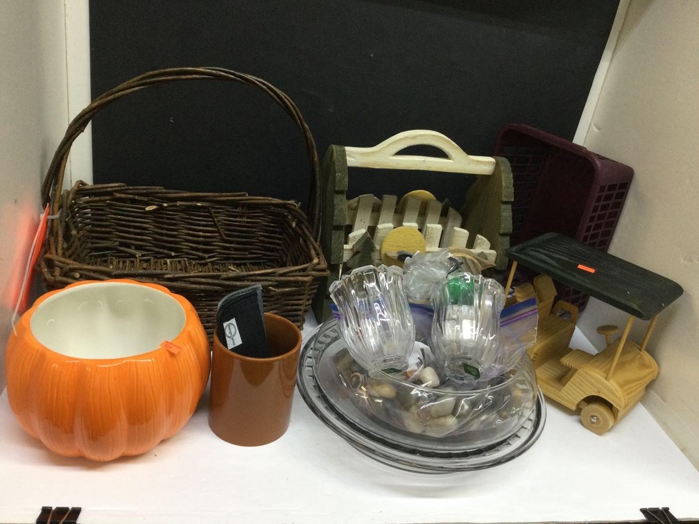 Baskets, pumpkin & assorted 