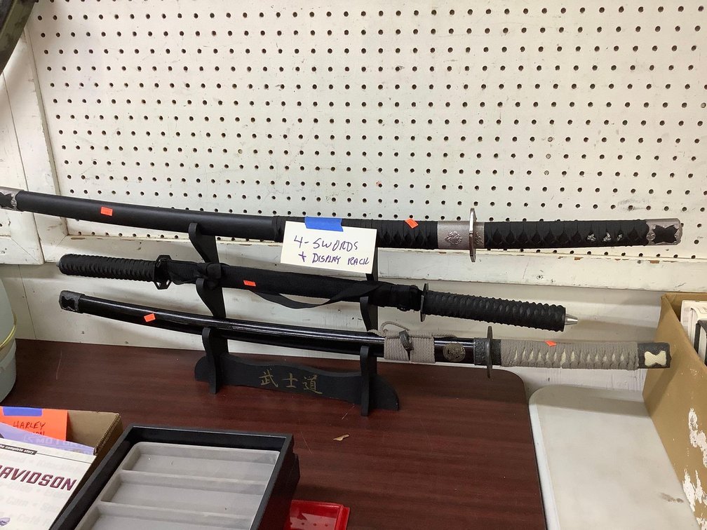 4 swords & display rack (one has sword on each side)