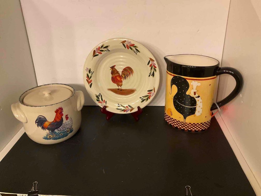 Rooster related decorators-Basement 