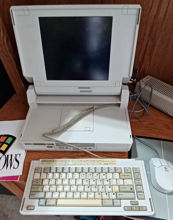 Vtg Compaq SLT /286 Portable laptop computer w/mouse, case - works