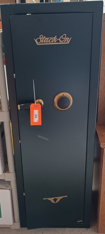 Stack on Free Stand Gun Safe 21x59x20 ser# 200445039, missing combo