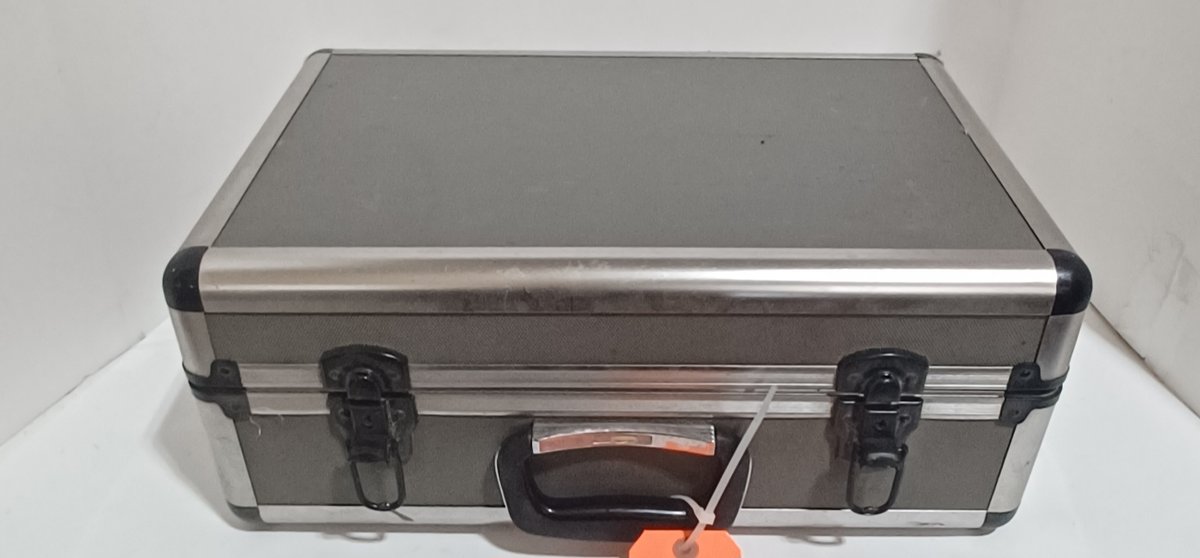 Vtg HQ Signature 2000 VHS video system w/charger & case