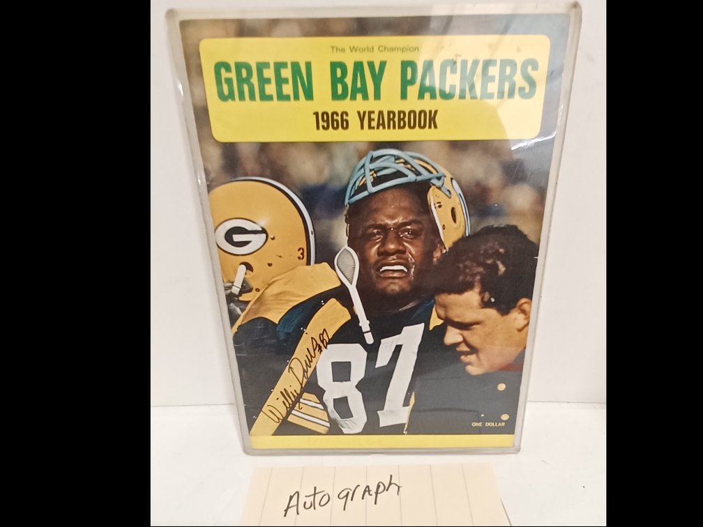 Vtg 1966 Packer Yearbook signed by Willie Davis