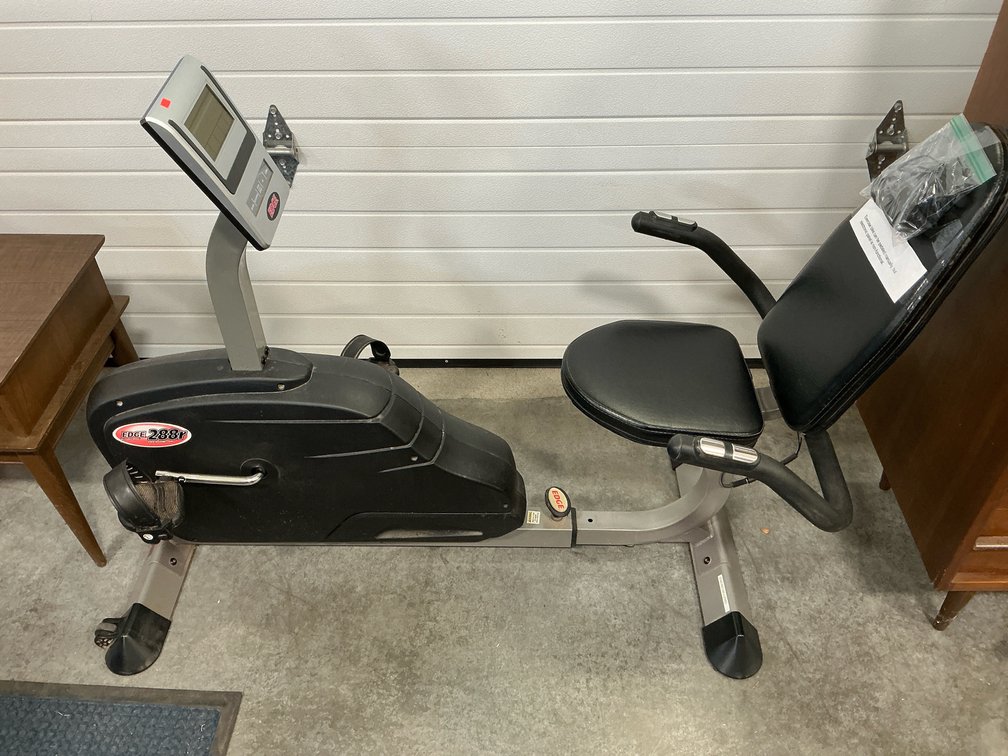 Edge exercise bike – can be pedaled manually, but electric panel does not work