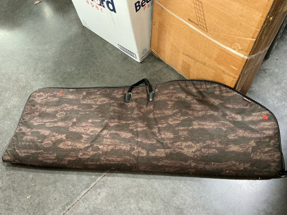 Jennings compound bow with quiver in soft case