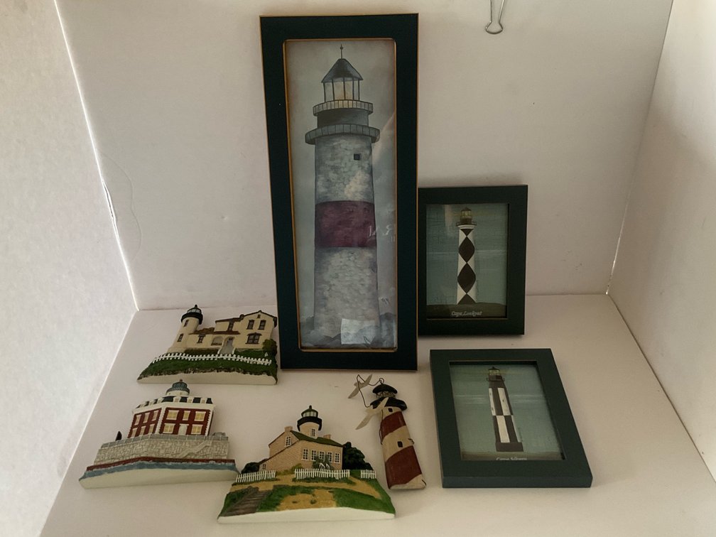 Assorted wall decorators-Living room 
