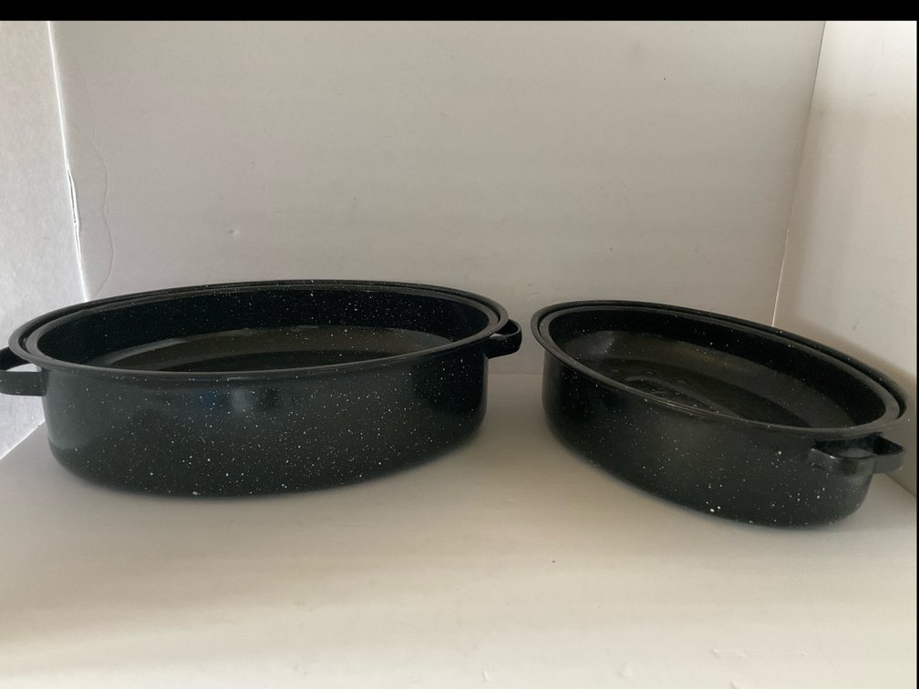 Roasting pans-Living room 