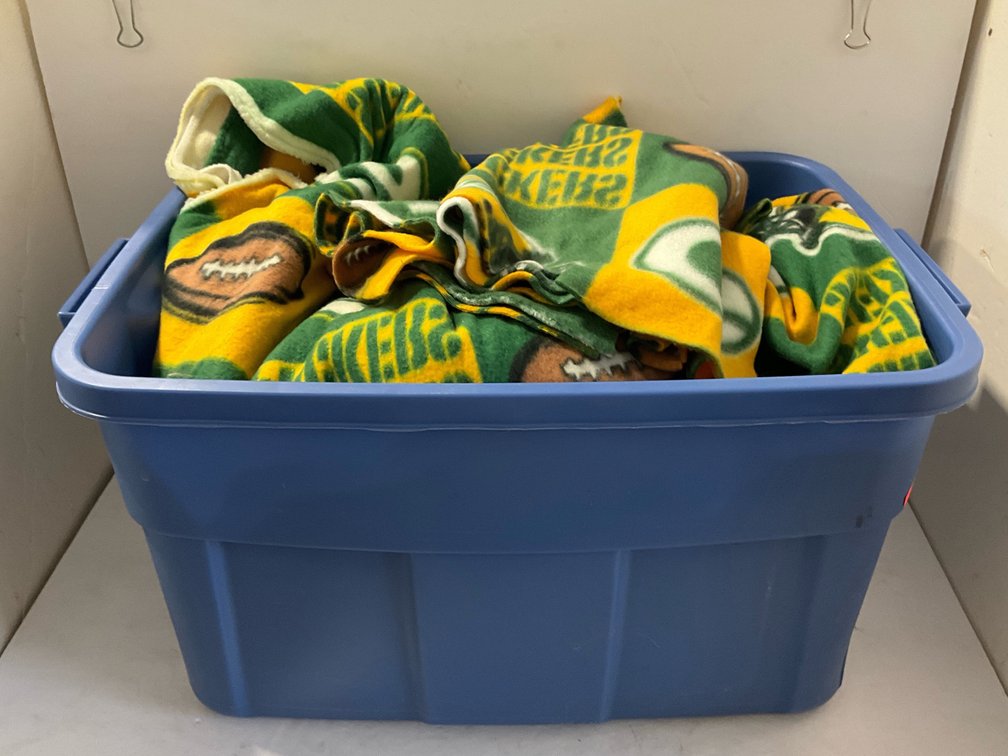 Fleece Packer material, tote – no cover – it is cracked