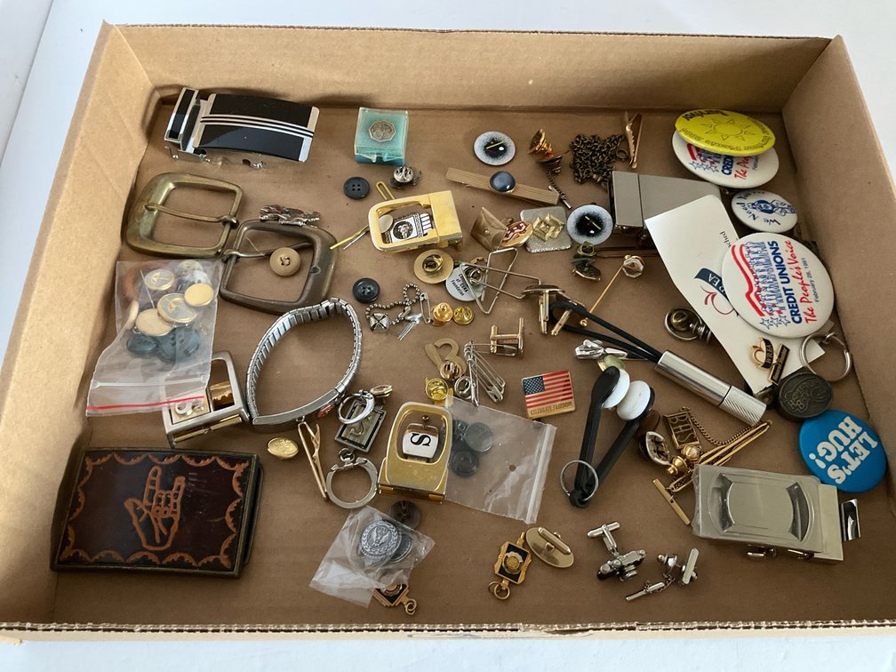 Pin back buttons, tie tack bars, cuff links & assorted-Living room 