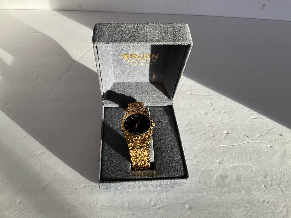 Gruen wrist watch-Living room 