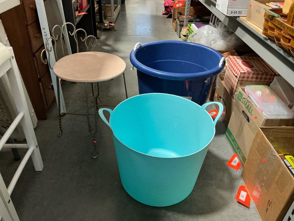 Bucket with rope handles, plastic bucket, vanity stool
