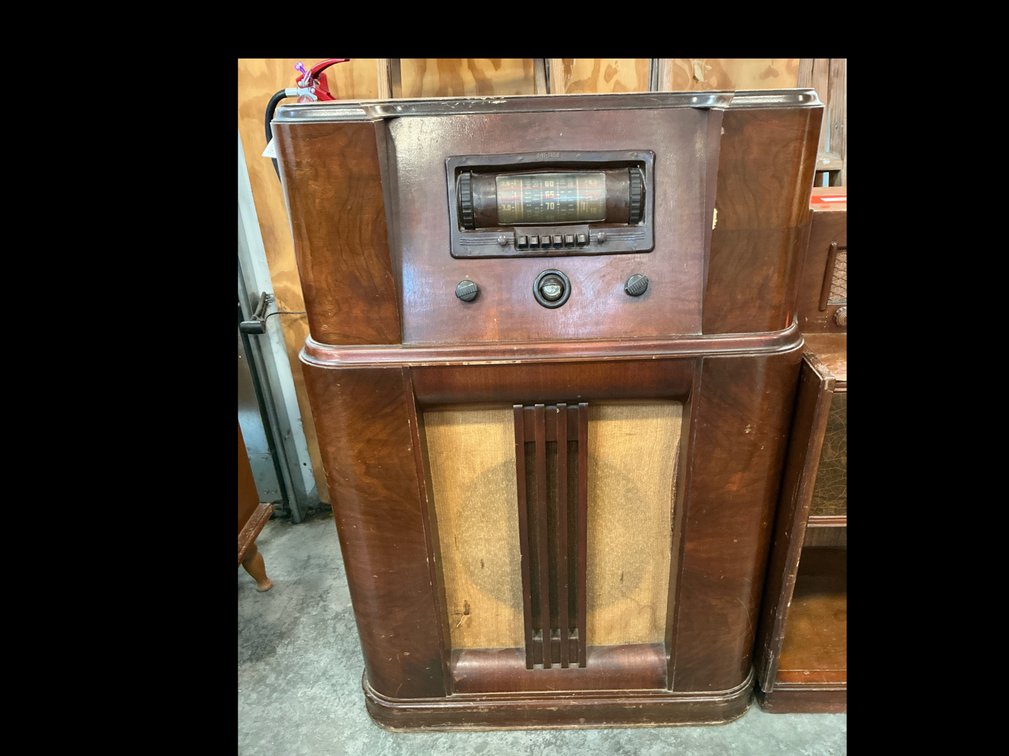 Airline cabinet radio 27x13x41”