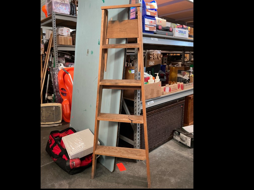 5’ wood step ladder 