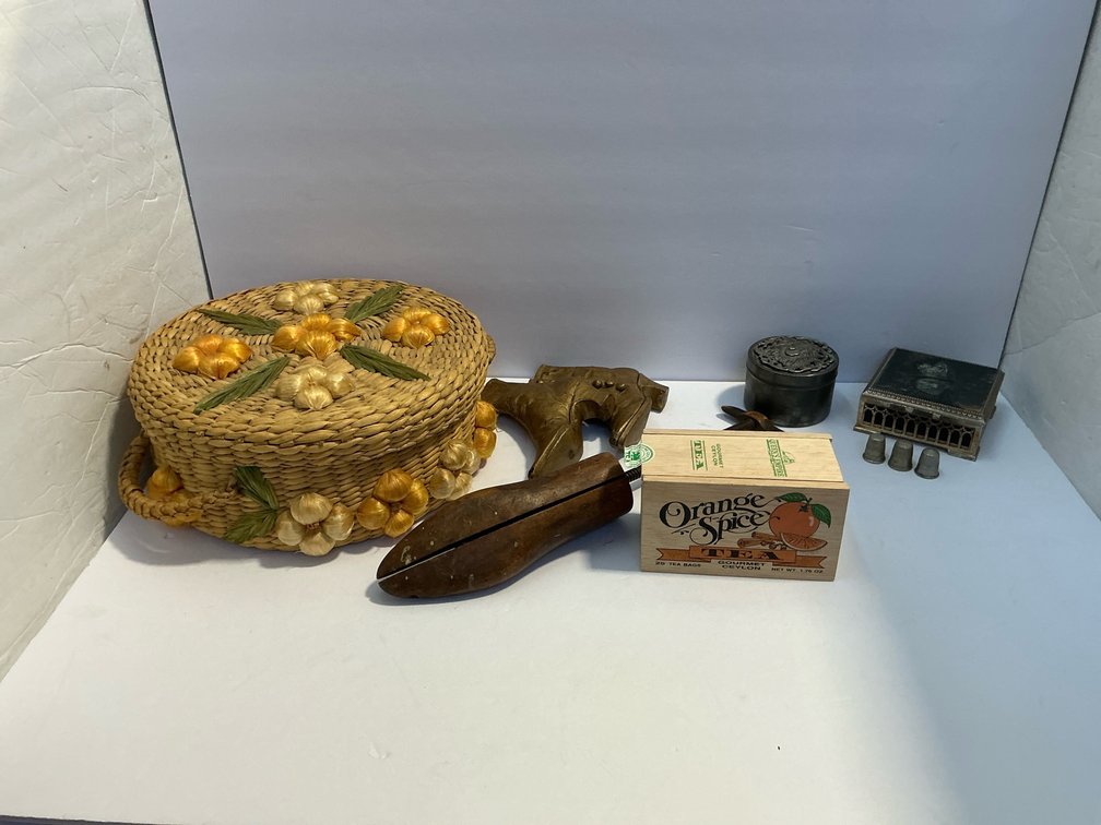 Sewing basket & assorted decorators 