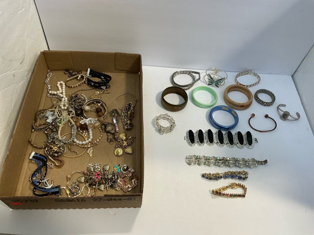 Bracelets & assorted costume jewelry 