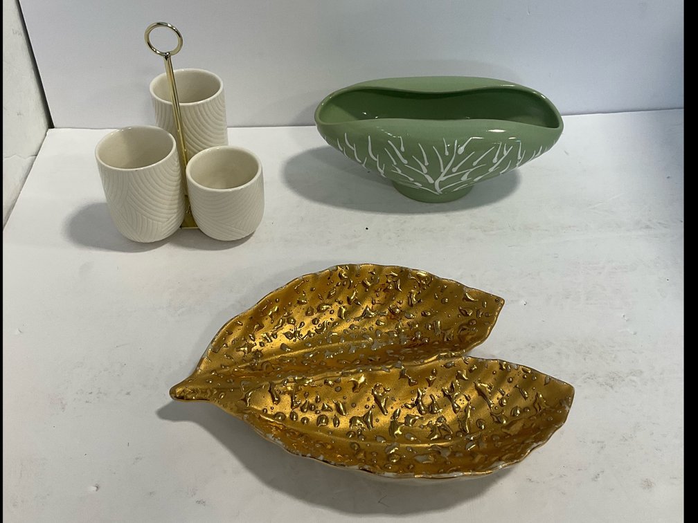 Assorted pottery decorators 