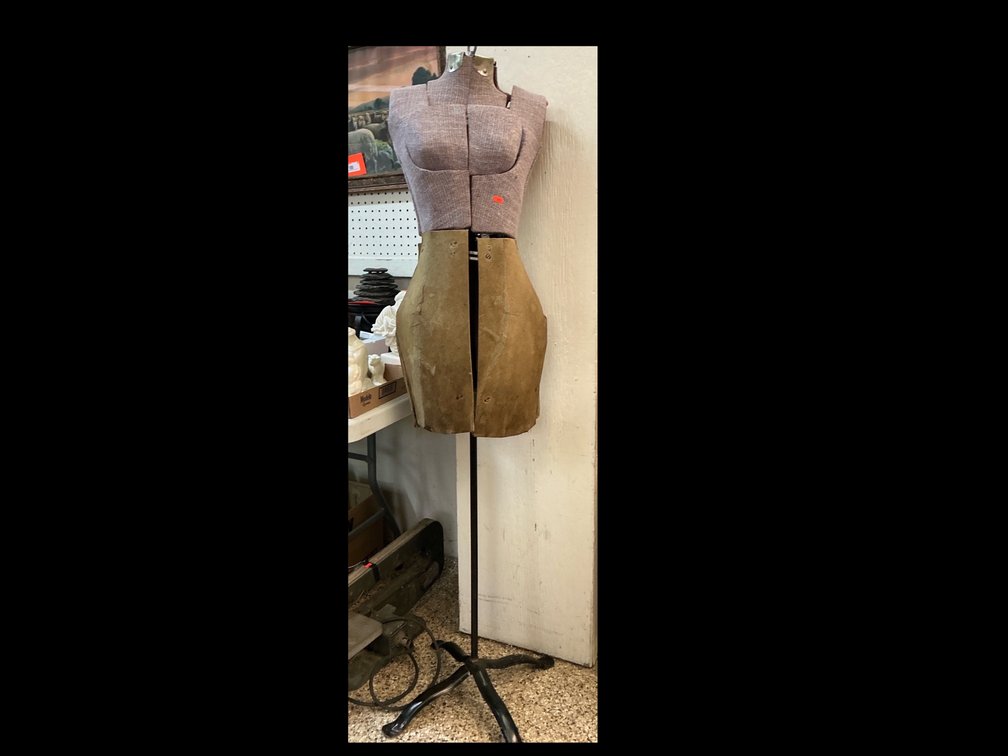 Adjustable dress form 