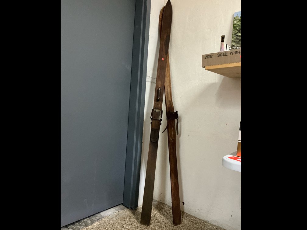 Wood skis 