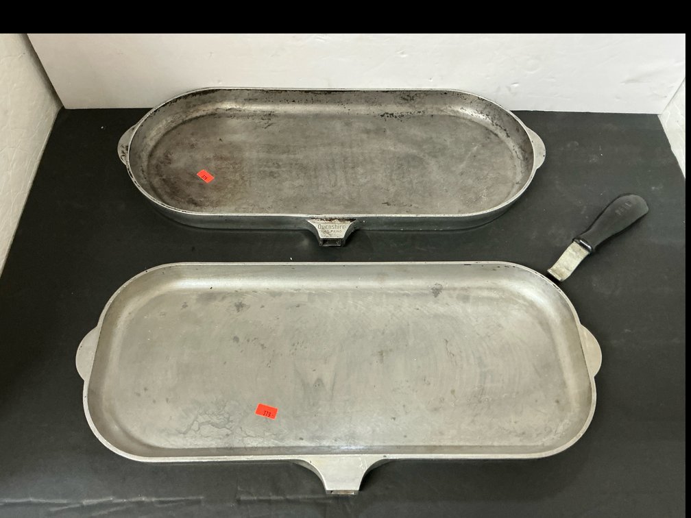 2 Ovenshire griddles with removable handle