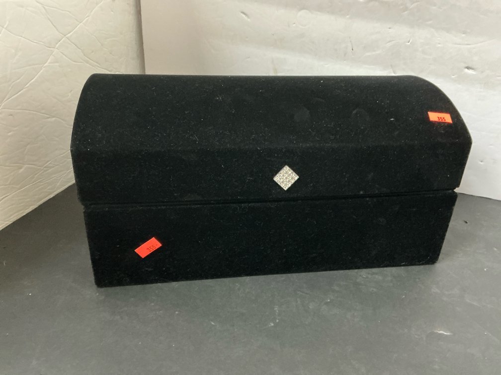 Hinged top jewelry box & assorted jewelry 