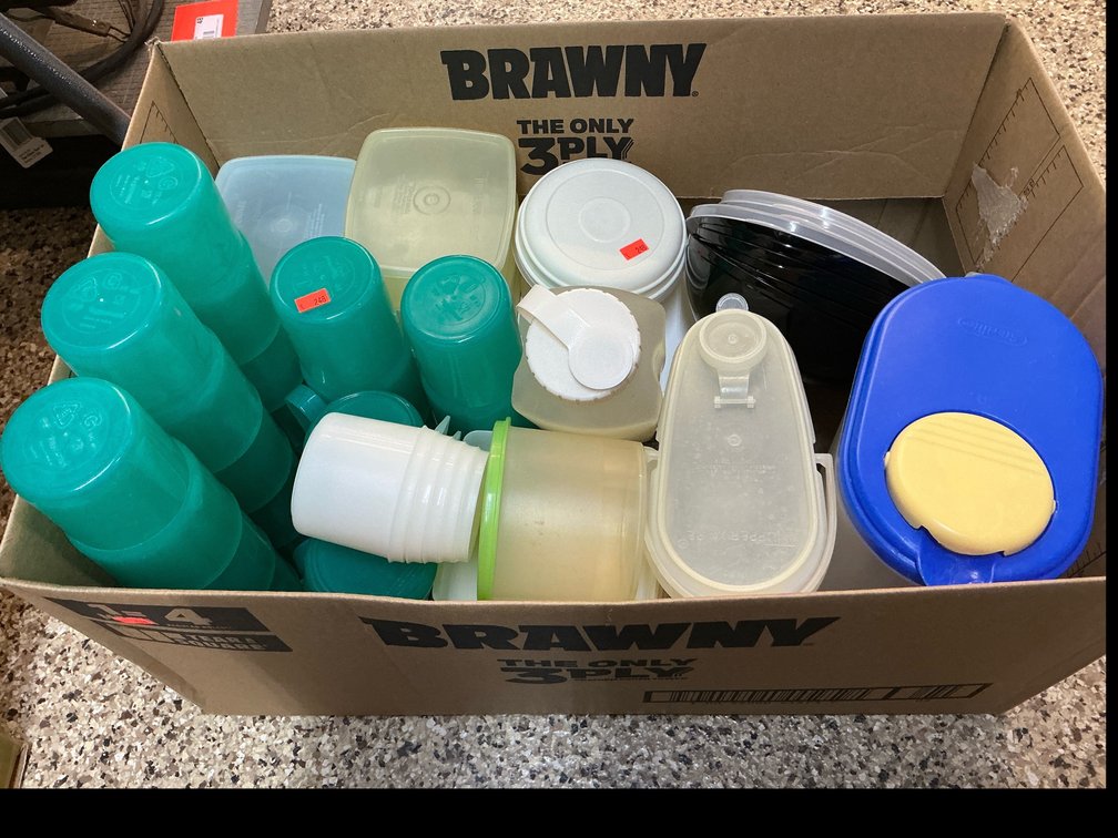 Tupperware & assorted storage containers 
