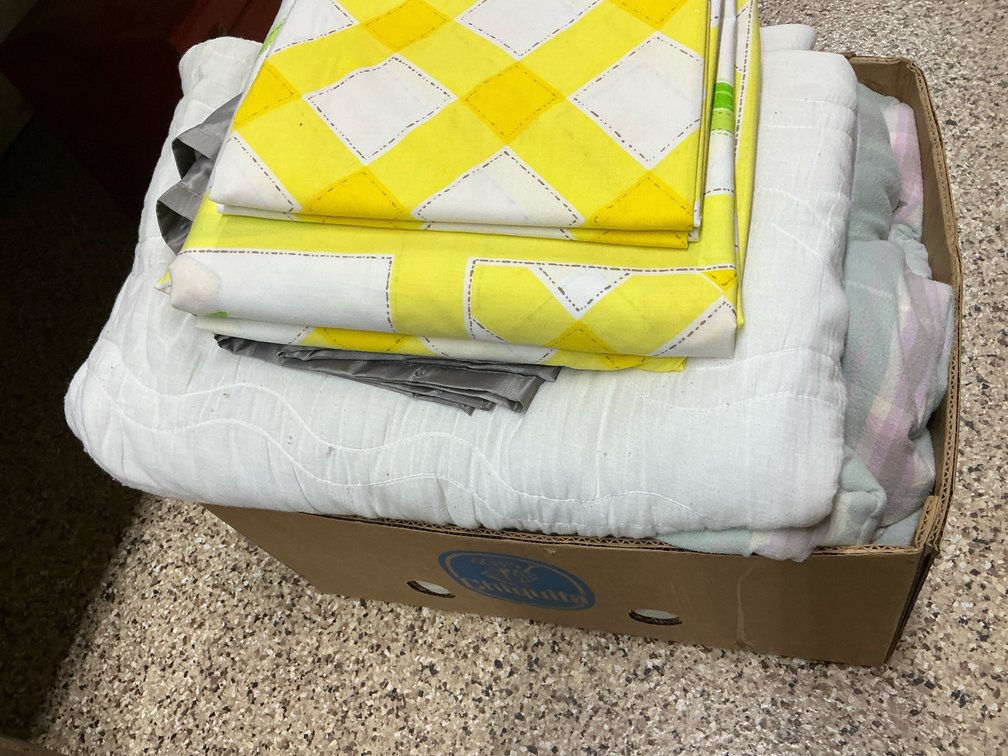 Blankets, sheets & related 