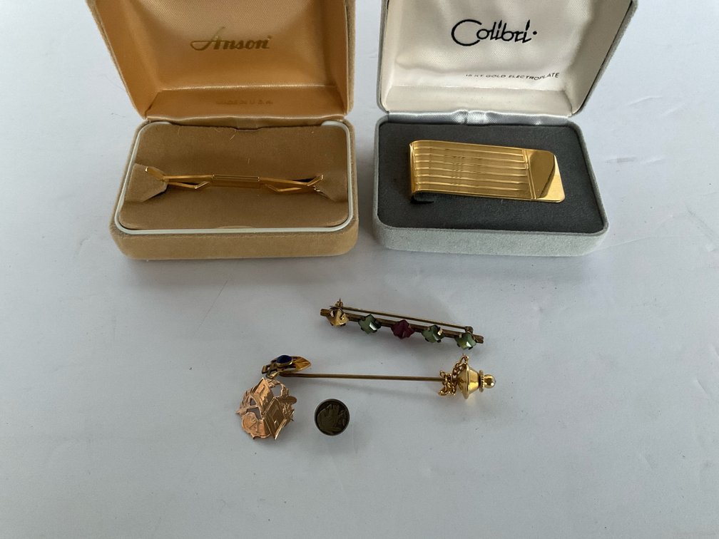 Hat pins, money clip & tie tack bar-Living room 