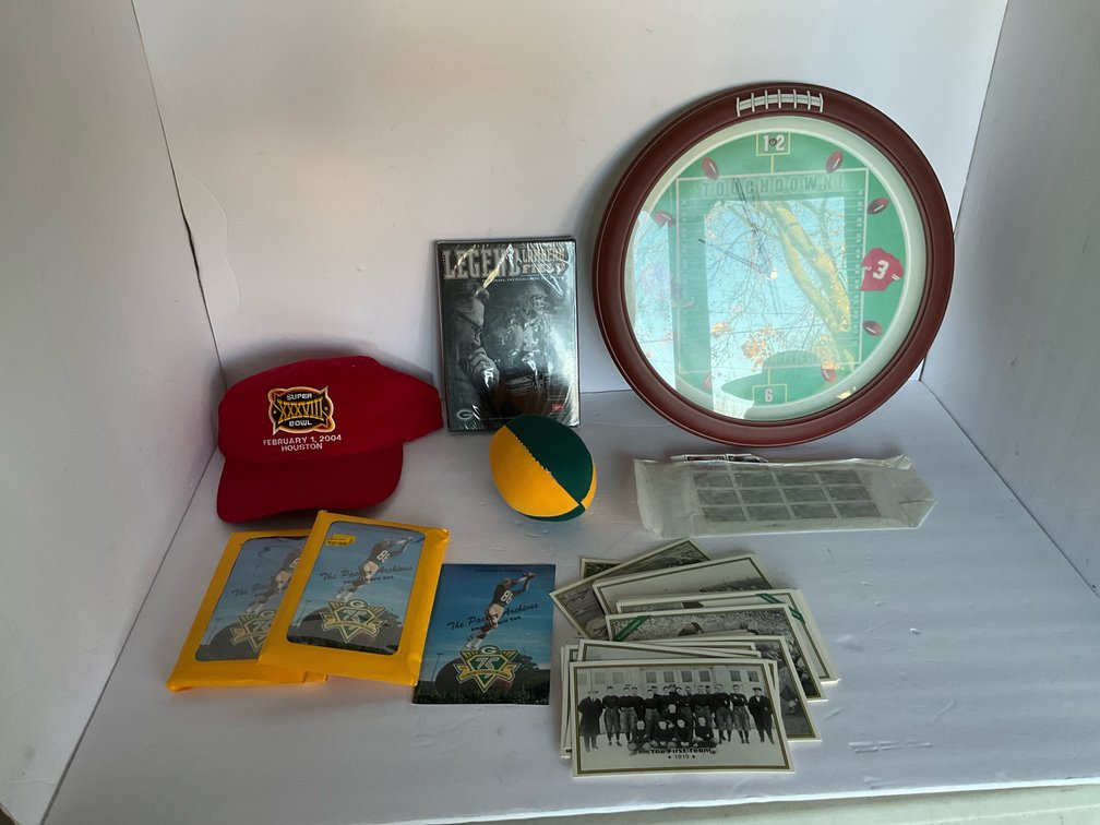 Packer related & assorted-Living room 