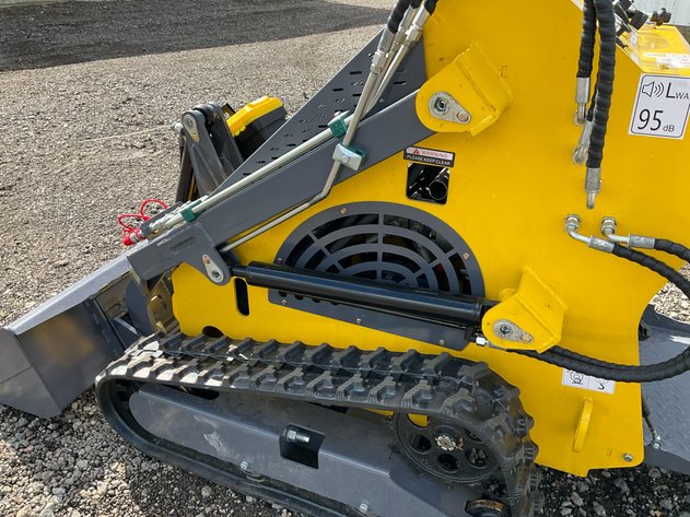 Unused LandHonor LHR-T460K1 Mini Skid Steer Track Loader - Middlefield, OH