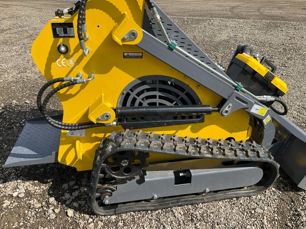 Unused LandHonor LHR-T460K1 Mini Skid Steer Track Loader - Middlefield, OH