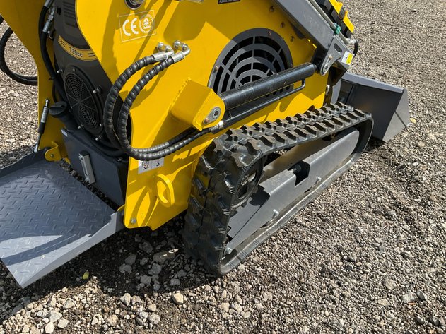 Unused LandHonor LHR-T460K1 Mini Skid Steer Track Loader - Middlefield, OH