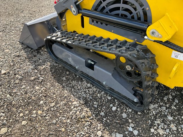 Unused LandHonor LHR-T460K1 Mini Skid Steer Track Loader - Middlefield, OH