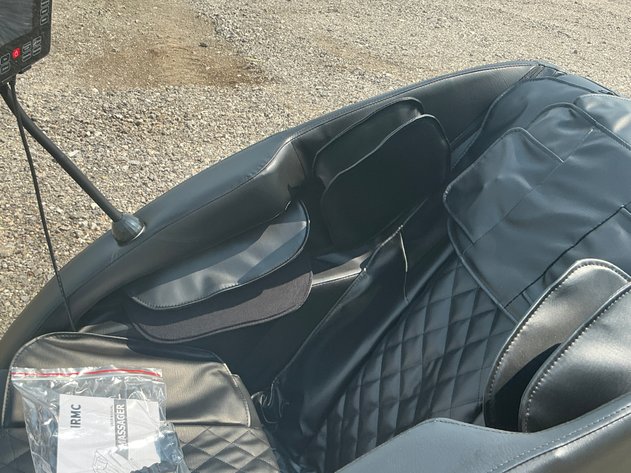 Unused IRMC Massage Chair  - Middlefield, OH