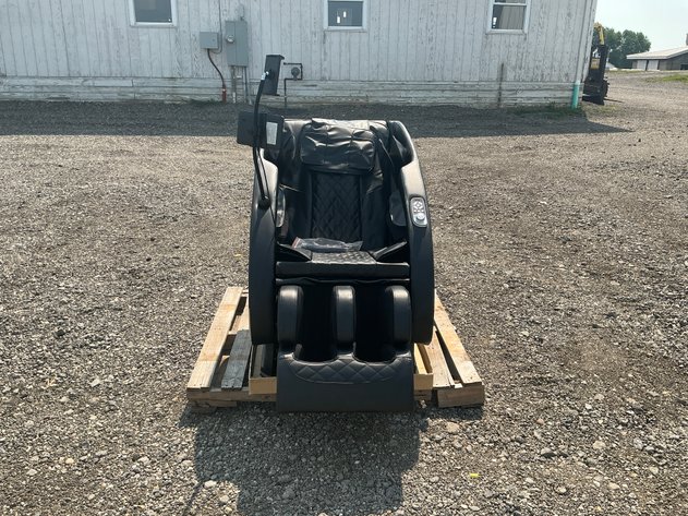 Unused IRMC Massage Chair  - Middlefield, OH