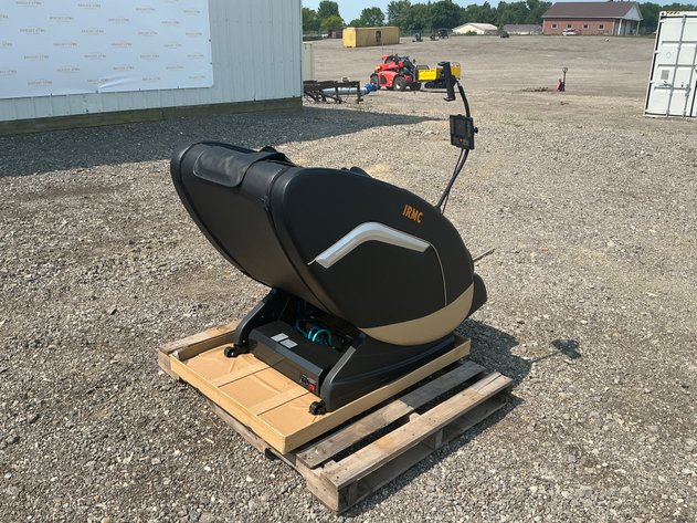 Unused IRMC Massage Chair  - Middlefield, OH