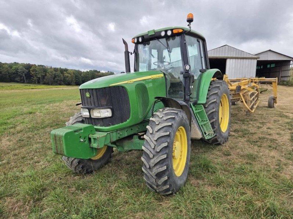 2005 John Deere 7420 Tractor