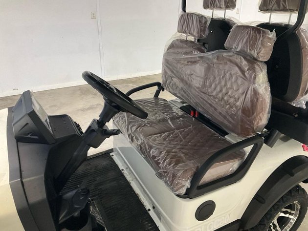 Unused White SDLGC80 GOLF CART  - Middlefield, OH