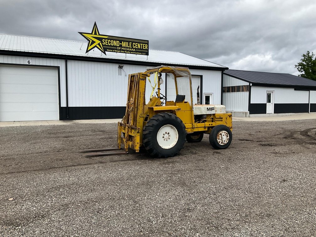 Massey Ferguson 2500 Forklift