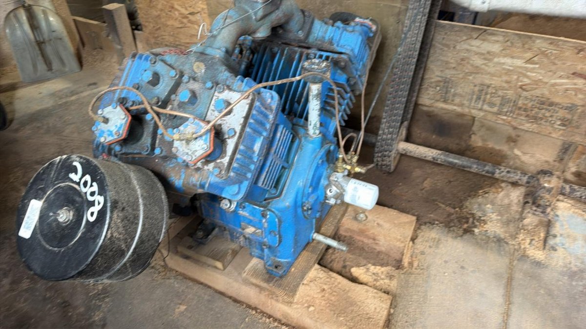 Quincy 5120 Air Compressor  - Walnut Hill Lumber