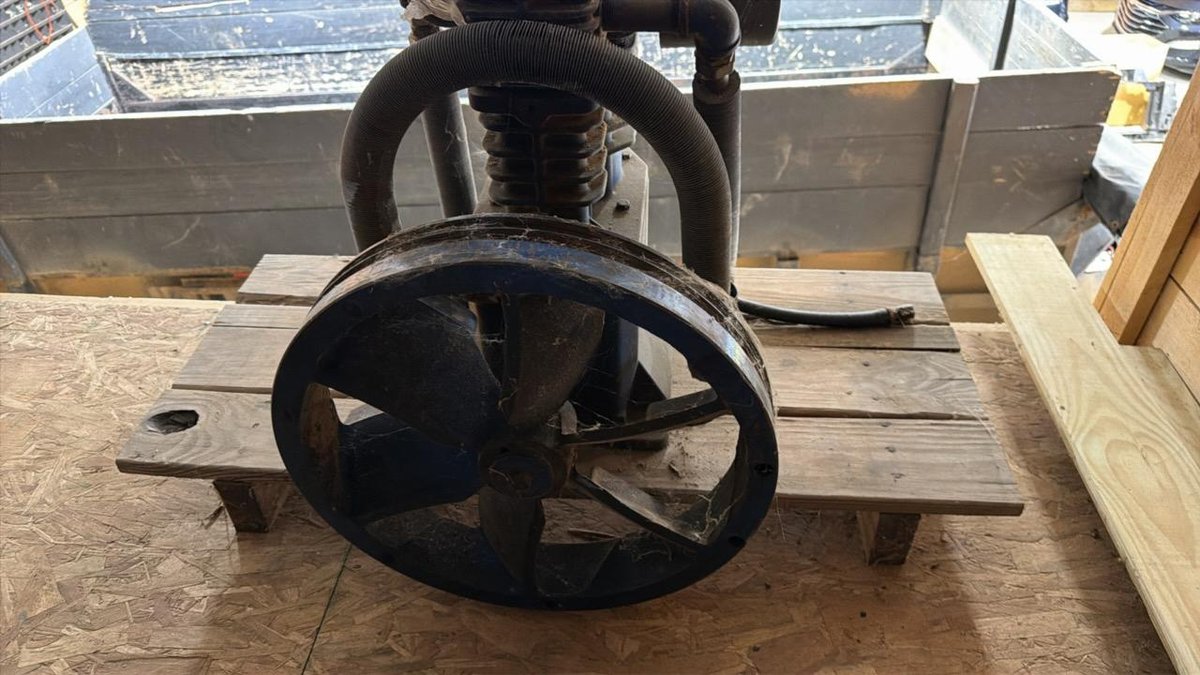 Quincy 10 HP Air Compressor  - Walnut Hill Lumber