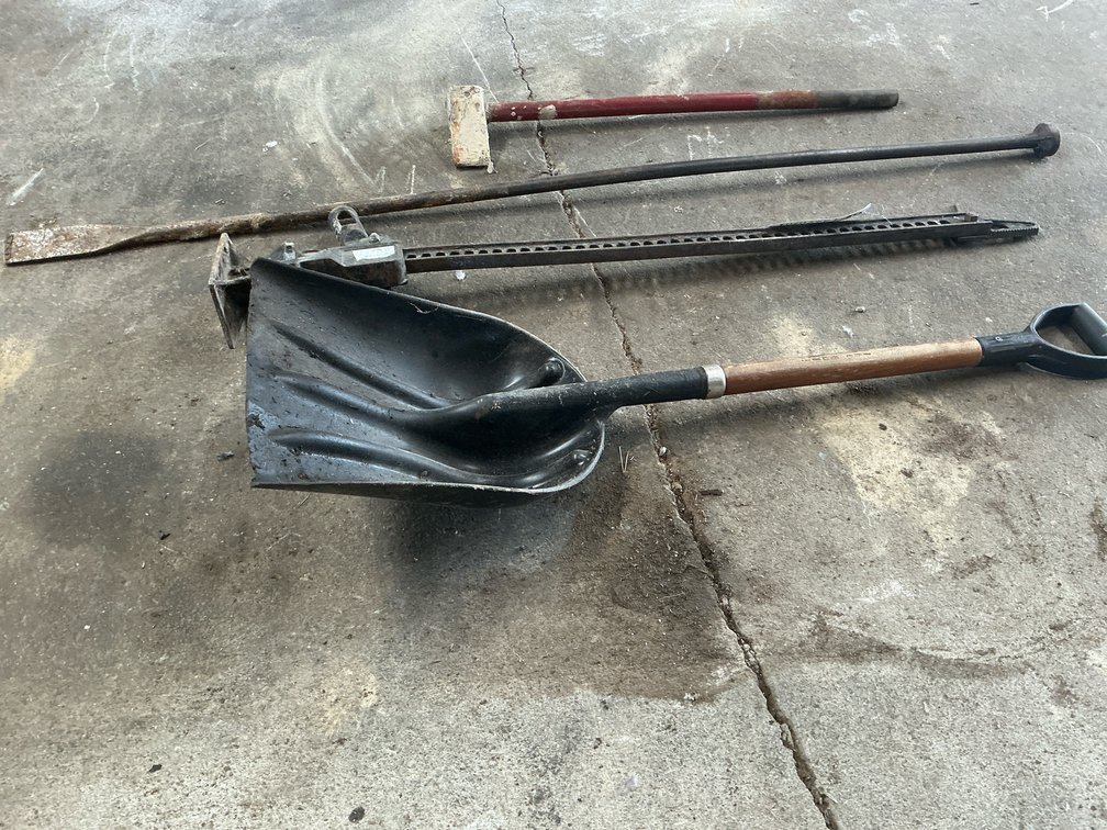 Mechanical Farm Jack, Digging Bar, Scoop Shovel, and Sledge Maul