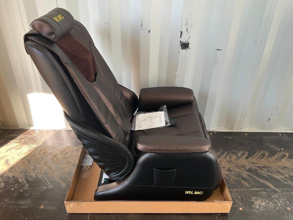 Unused IRLMC Deluxe Massage Chair - Middlefield, OH