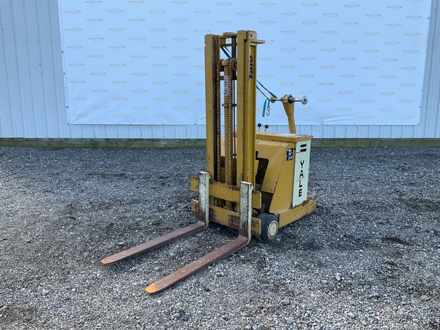 Yale Worksaver MC 10S0 71 Electric Walkie Stacker Forklift
