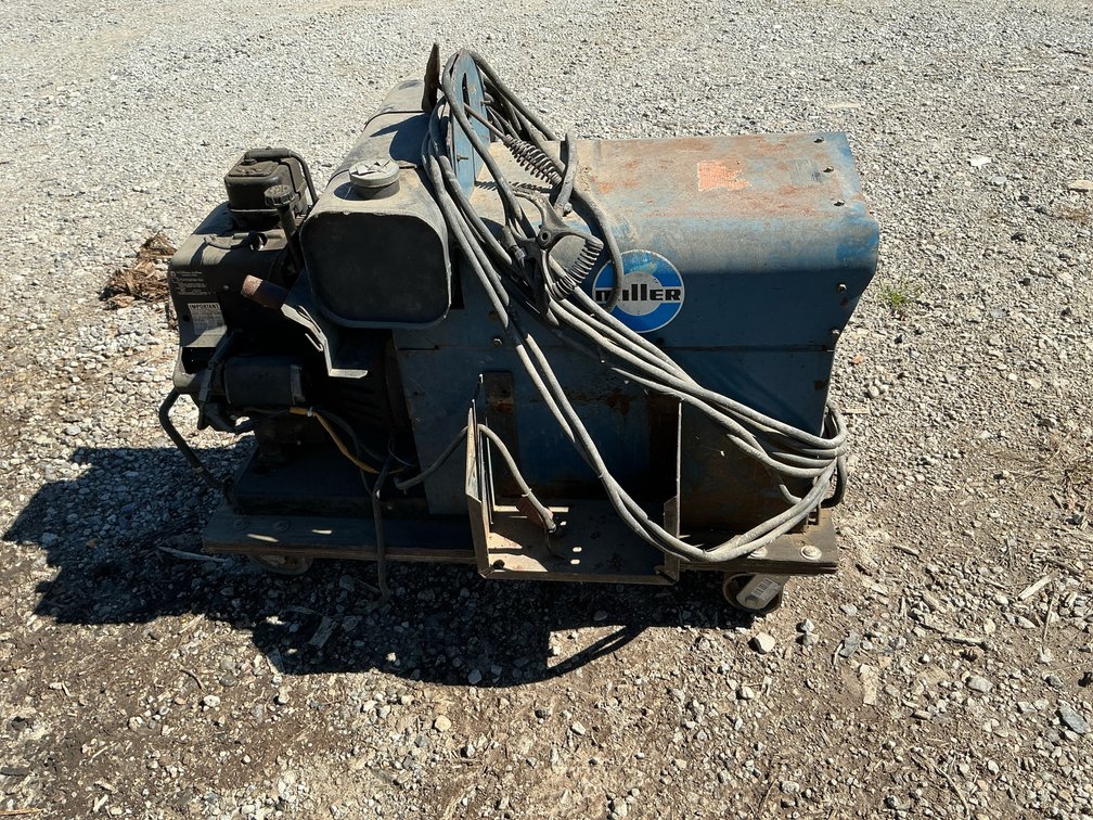 Miller Blue Star 2E DC Arc Welding Generator with Tecumseh Engine