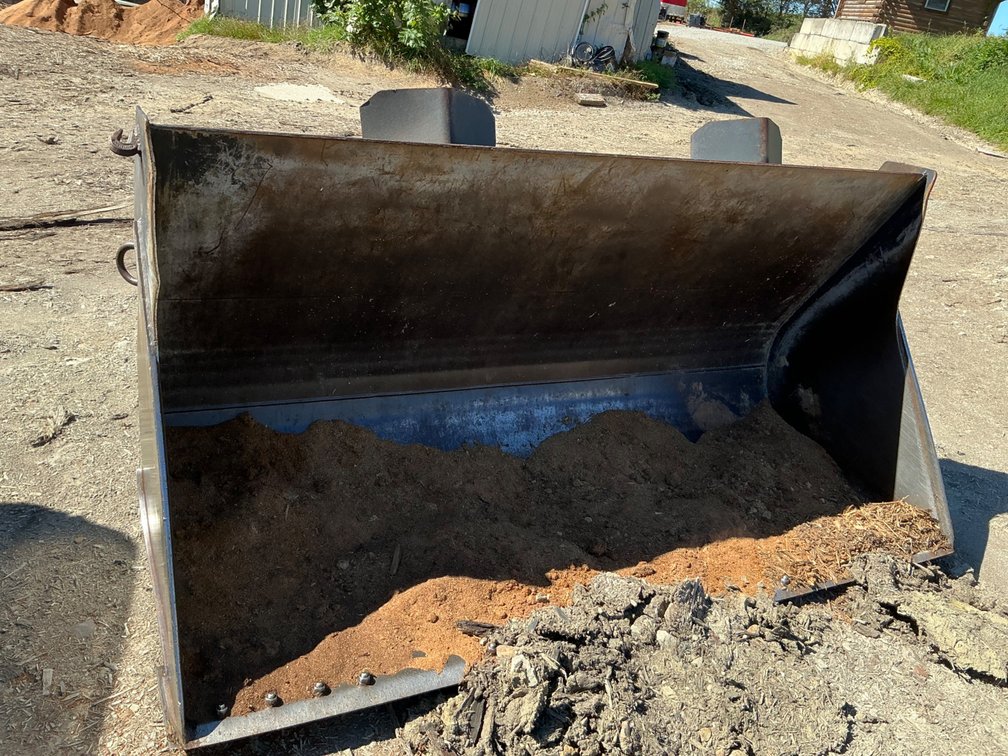 Wheel Loader Bucket Attachment with Bolt-On Cutting Edge