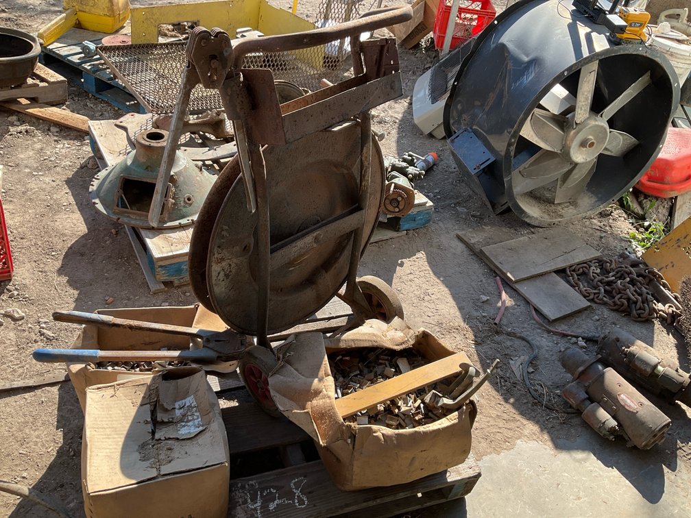 Mobile Steel Strapping Dispenser Cart with Manual Banding Tools and Strapping Seals