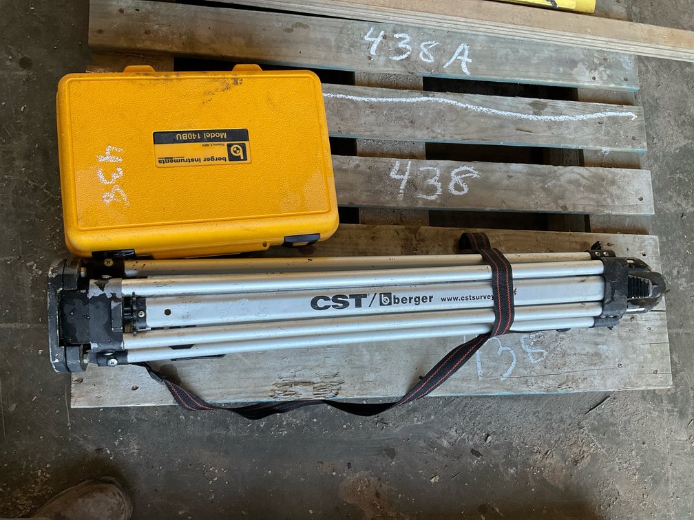Optical Transit Level with Hard Case and Tripod
